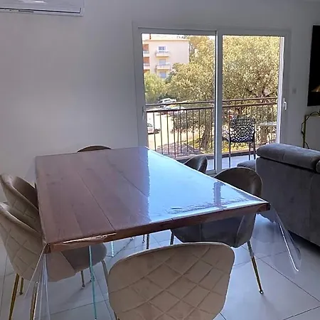 Hotel T3 Proche Du Port Et De La Vieille Porto-Vecchio (Corsica)